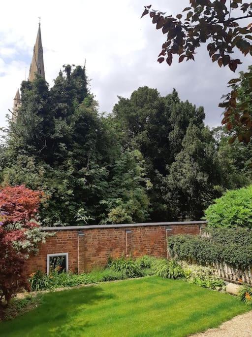 Beautiful Georgian Cottage Within A Private Walled Garden Oakham Buitenkant foto