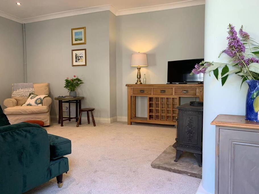 Beautiful Georgian Cottage Within A Private Walled Garden Oakham Buitenkant foto